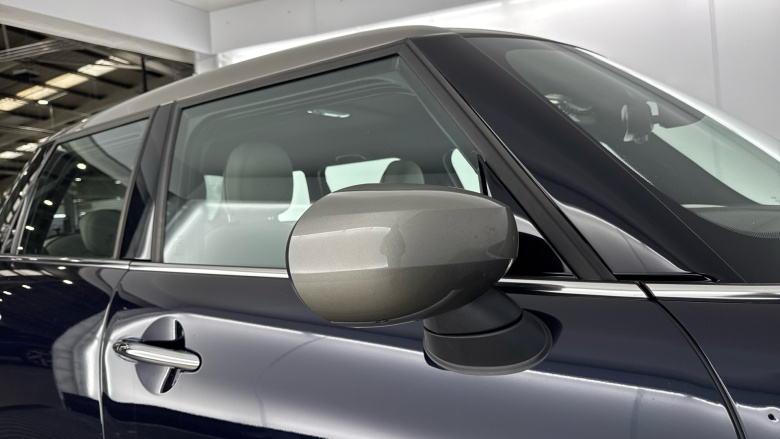 MINI Hatchback 1.5 Cooper Exclusive 5dr Auto Petrol Hatchback